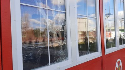 Закриття КПВВ, пошкоджені будинки: місцеві жителі розповіли про обстріли Щастинської громади Закриття КПВВ, пошкоджені будинки: місцеві жителі розповіли про обстріли Щастинської громади