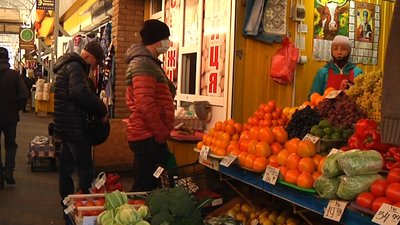 На житомирському Житньому ринку посилили карантинні обмеження На житомирському Житньому ринку посилили карантинні обмеження