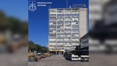Оренда в Чернігові: прокуратура скерувала до суду 6 позовів на 11 млн грн, Діловий центр