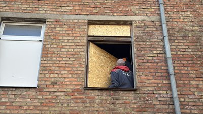 Після атаки "шахедами" у Миколаєві вибиті вікна в школі та будинках: очевидці розповіли про наслідки Після атаки "шахедами" у Миколаєві вибиті вікна в школі та будинках: очевидці розповіли про наслідки
