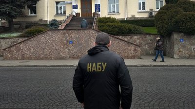 Обшуки НАБУ, обшук у Луцькій міській раді, Снігова королева, ділянка на Чорновола, Поліщук