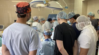 Хірурги з США прооперували в Ужгороді сімох поранених українських військових Хірурги з США прооперували в Ужгороді сімох поранених українських військових