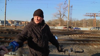 На Житомирщині жителі Бердичева вимагають облаштувати пішохідний перехід через залізничні колії На Житомирщині жителі Бердичева вимагають облаштувати пішохідний перехід через залізничні колії