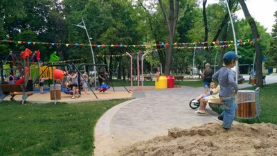 Дніпро в 100-ий день повномасштабної війни – фоторепортаж Дніпро в 100-ий день повномасштабної війни – фоторепортаж