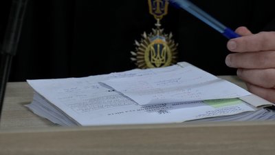 Справа про 110 доларів хабаря: адвоката з Полтавщини взяли під варту