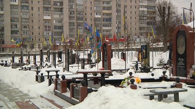 У Житомирі встановили ще дві камери відеоспостереження на військовому кладовищі