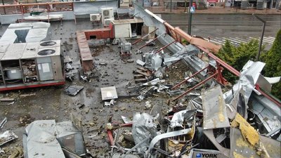 "Логіка окупанта: я не живу нормально і ви не будете". Росіяни пошкодили McDonald's у Харкові "Логіка окупанта: я не живу нормально і ви не будете". Росіяни пошкодили McDonald's у Харкові