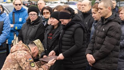 В Ужгороді попрощалися із полеглим захисником Олексієм Хотіним В Ужгороді попрощалися із полеглим захисником Олексієм Хотіним