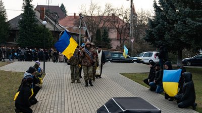 В Ужгороді попрощалися із полеглим захисником Андрієм Несторовичем В Ужгороді попрощалися із полеглим захисником Андрієм Несторовичем