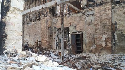 Окупанти обстрілами знищили ліцей в Черкаській Лозовій на Харківщині Окупанти обстрілами знищили ліцей в Черкаській Лозовій на Харківщині