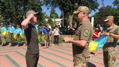 У Черкасах школярам вручили відзнаки за патріотизм