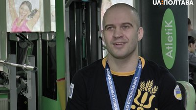 Повний комплект нагород чемпіонату світу з кікбоксингу WTKA привіз до Полтави Володимир Данчин
