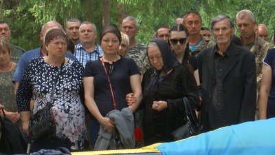У Сумах попрощались з солдатом Романом Куровським, який загинув у Сумському районі У Сумах попрощались з солдатом Романом Куровським, який загинув у Сумському районі