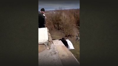 На початку повномасштабного російського вторгнення продукти переправляли так. Чернігівщина. На початку повномасштабного російського вторгнення продукти переправляли так. Чернігівщина.