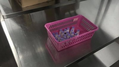 Вакцину Pfizer привезли у Луцький геріатричний пансіонат. Скількох осіб мають щепити Вакцину Pfizer привезли у Луцький геріатричний пансіонат. Скількох осіб мають щепити