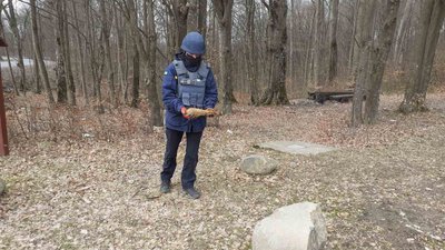 На Ужгородщині чоловік знайшов міну часів Другої світової війни На Ужгородщині чоловік знайшов міну часів Другої світової війни