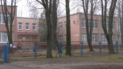 У Рівному через аварію на трубопроводі кілька будинків та дитсадок залишились без води У Рівному через аварію на трубопроводі кілька будинків та дитсадок залишились без води