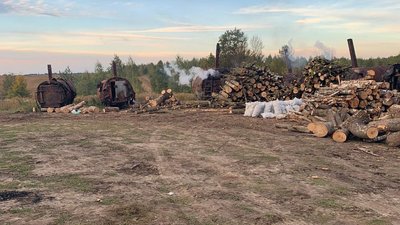 Не мав документів: на Рівненщині вилучили печі та деревне вугілля з приватного господарства Не мав документів: на Рівненщині вилучили печі та деревне вугілля з приватного господарства