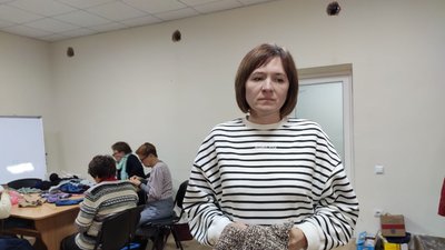 У терцентрі в’яжуть шкарпетки для військових У терцентрі в’яжуть шкарпетки для військових