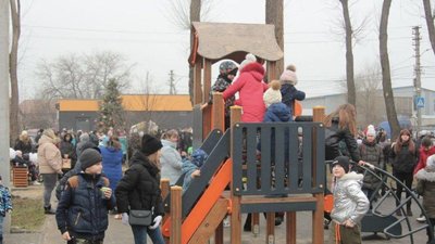 У Дніпрі у парках та скверах облаштували 44 локації до святкування Різдва У Дніпрі у парках та скверах облаштували 44 локації до святкування Різдва