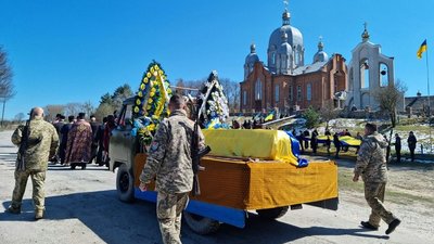 На Тернопільщині попрощалися з бійцем Іваном Синишиним
