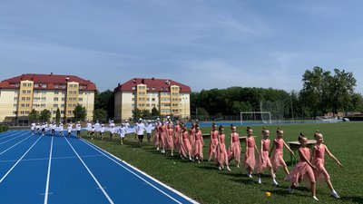 Стяг з Олімпійською символікою, який розгорнули в Мукачеві, передадуть у Токіо