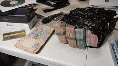Щороку заробляли на наркотиках по 50 мільйонів гривень. На Дніпропетровщині знешкодили угрупування "Біле братерство" Щороку заробляли на наркотиках по 50 мільйонів гривень. На Дніпропетровщині знешкодили угрупування "Біле братерство"
