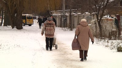 У Житомирі на дороги висипали 217 тонн піскосуміші – як чистять місто від снігу У Житомирі на дороги висипали 217 тонн піскосуміші – як чистять місто від снігу