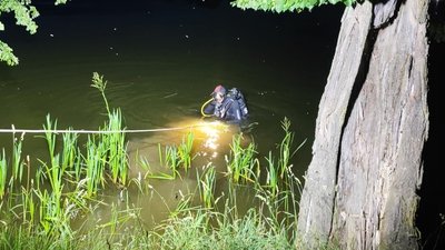 У Долині на Івано-Франківщині рятувальники витягнули з озера тіло чоловіка