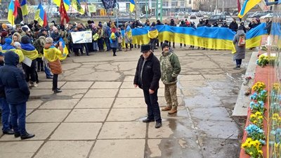 У Кривому Розі учасники ходи до Дня соборності України утворили «живий ланцюг єдності» У Кривому Розі учасники ходи до Дня соборності України утворили «живий ланцюг єдності»