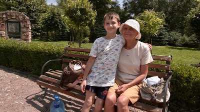 Жінка з онуком