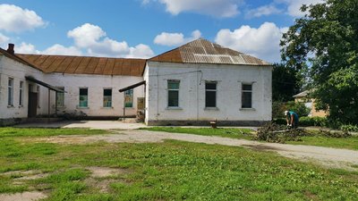 "Зривало дахи та ламало дерева": у місті на Полтавщині тиждень ліквідовують наслідки буревію "Зривало дахи та ламало дерева": у місті на Полтавщині тиждень ліквідовують наслідки буревію