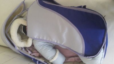 У Маріуполі правоохоронці шукають матір підкинутого немовляти У Маріуполі правоохоронці шукають матір підкинутого немовляти