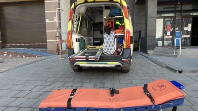 Миколаївські та іноземні волонтери міжнародної організації "Operation Aid" передали автомобіль швидкої допомоги Херсонському центру допомоги. Це вже 22 автомобіль, привезений волонтерами зі скандинавської країни. Миколаївські та іноземні волонтери міжнародної організації "Operation Aid" передали автомобіль швидкої допомоги Херсонському центру допомоги. Це вже 22 автомобіль, привезений волонтерами зі скандинавської країни.