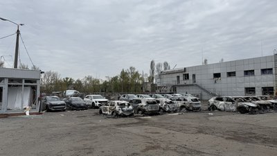 Автосалон на Оболоні, який потрапив під ракетний удар РФ