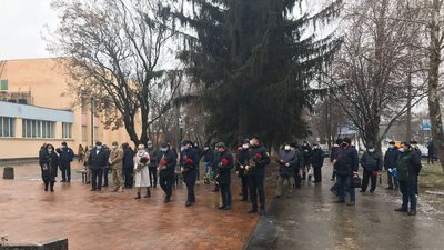 Фото з церемонії покладання квітів та вшанування пам’яті Фото з церемонії покладання квітів та вшанування пам’яті