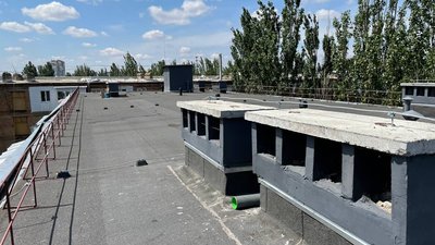 Відповідальність за якість робіт. На Миколаївщині в багатоквартирному будинку тиче рідина зі стелі Відповідальність за якість робіт. На Миколаївщині в багатоквартирному будинку тиче рідина зі стелі
