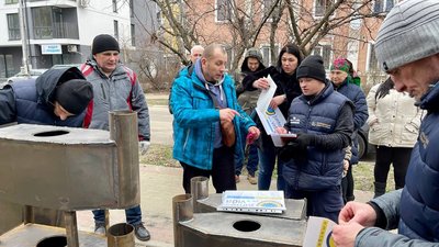 Іспанія допомагає Ірпеню з отопленням: передали 100 буржуйок Іспанія допомагає Ірпеню з отопленням: передали 100 буржуйок