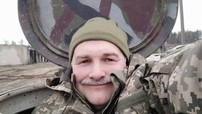 Зеленський нагородив орденом менеджера «Укрпошти», який збив російський літак над Черніговом Зеленський нагородив орденом менеджера «Укрпошти», який збив російський літак над Черніговом
