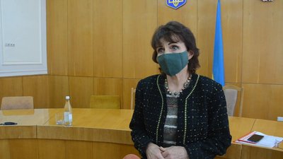 П'ятдесят батьків учнів і педагогів зібрались під Тернопільською ОДА П'ятдесят батьків учнів і педагогів зібрались під Тернопільською ОДА