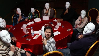 Весело, швидко, просто. Ігри для новорічної вечірки в компанії друзів Весело, швидко, просто. Ігри для новорічної вечірки в компанії друзів