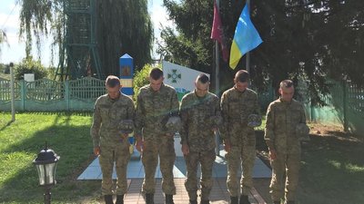 Закарпатські прикордонники взяли участь у вшануванні пам'яті загиблих героїв Закарпатські прикордонники взяли участь у вшануванні пам'яті загиблих героїв