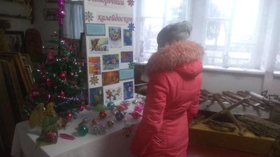 Музейники міста на Волині зібрали колекцію новорічних вітальних листівок та іграшок Музейники міста на Волині зібрали колекцію новорічних вітальних листівок та іграшок