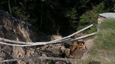 Провалля розміром у чотириповерховий будинок