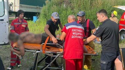 Через обвал будівлі у Гадячі під завалами опинилися троє людей Через обвал будівлі у Гадячі під завалами опинилися троє людей