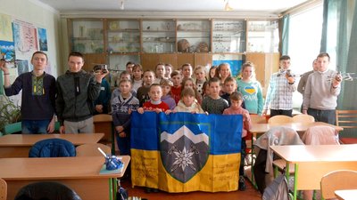 “Раді, що зробили внесок у перемогу”: на Вінниччині школярі за наколядовані гроші придбали на фронт дрони “Раді, що зробили внесок у перемогу”: на Вінниччині школярі за наколядовані гроші придбали на фронт дрони