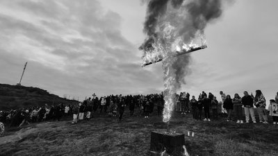"Вандалізм" чи давня традиція. На Закарпатті спалювали хрест "Вандалізм" чи давня традиція. На Закарпатті спалювали хрест