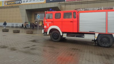 У Житомирі поліція перевіряла інформацію про мінування торговельного центру У Житомирі поліція перевіряла інформацію про мінування торговельного центру