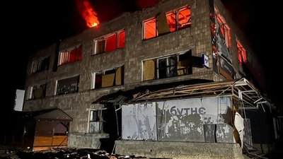 Атака на Новгород-Сіверський: росіяни двома "Герберами" влучили по центру міста