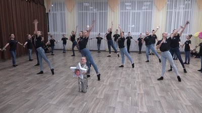 "Танцюй заради життя": на Херсонщині проходить челендж, щоб допомогти Марії Сахно